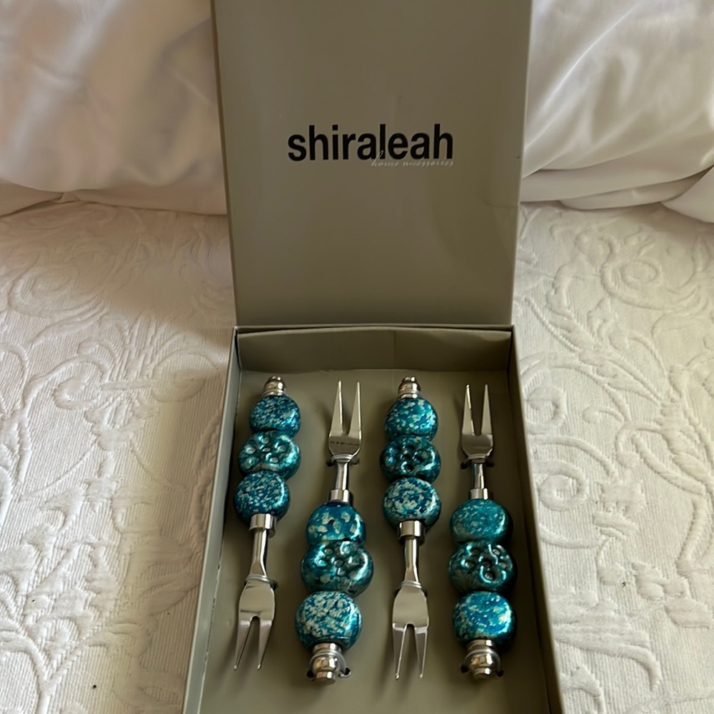 Beautiful 4 pc Shiraleah Cocktail Fork Set NIB